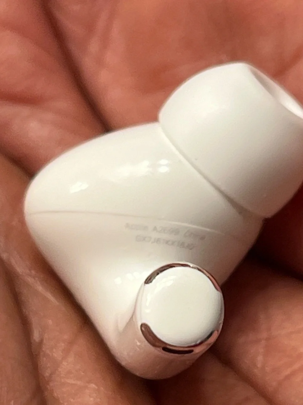 Apple includes airpods